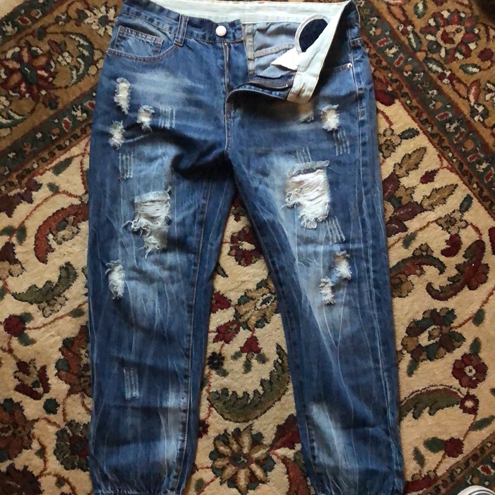 Unisex destructive denim Jean